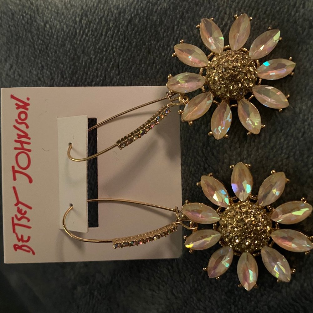 Betsey Johnson White Daisy Earrings